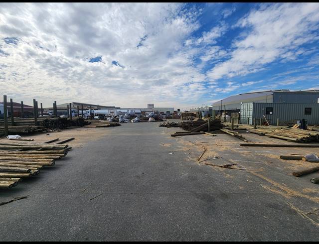 4,000M² INDUSTRIAL YARD TO LET IN ROODEKOP